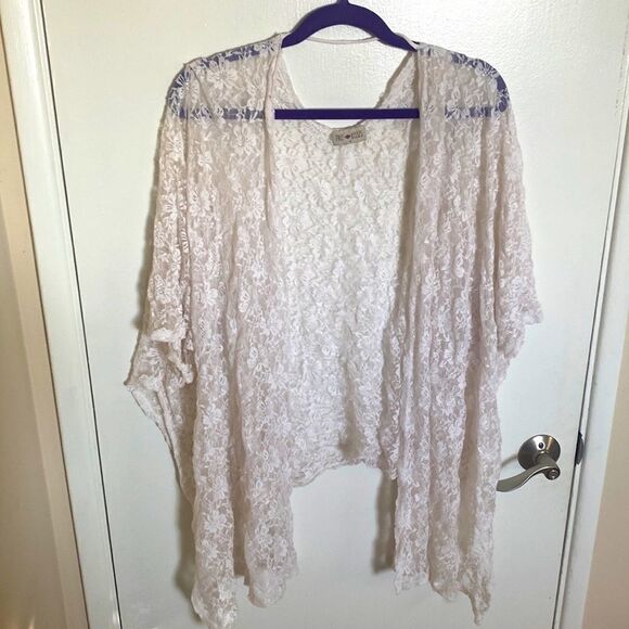 white lace overlay shall/camono- Size Large - Picture 1 of 6